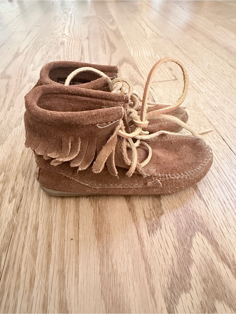 Girls Minnetonka boots